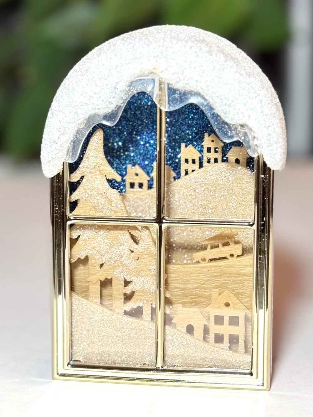 CHRISTMAS SCENE Wallflowers Nightlight Plug